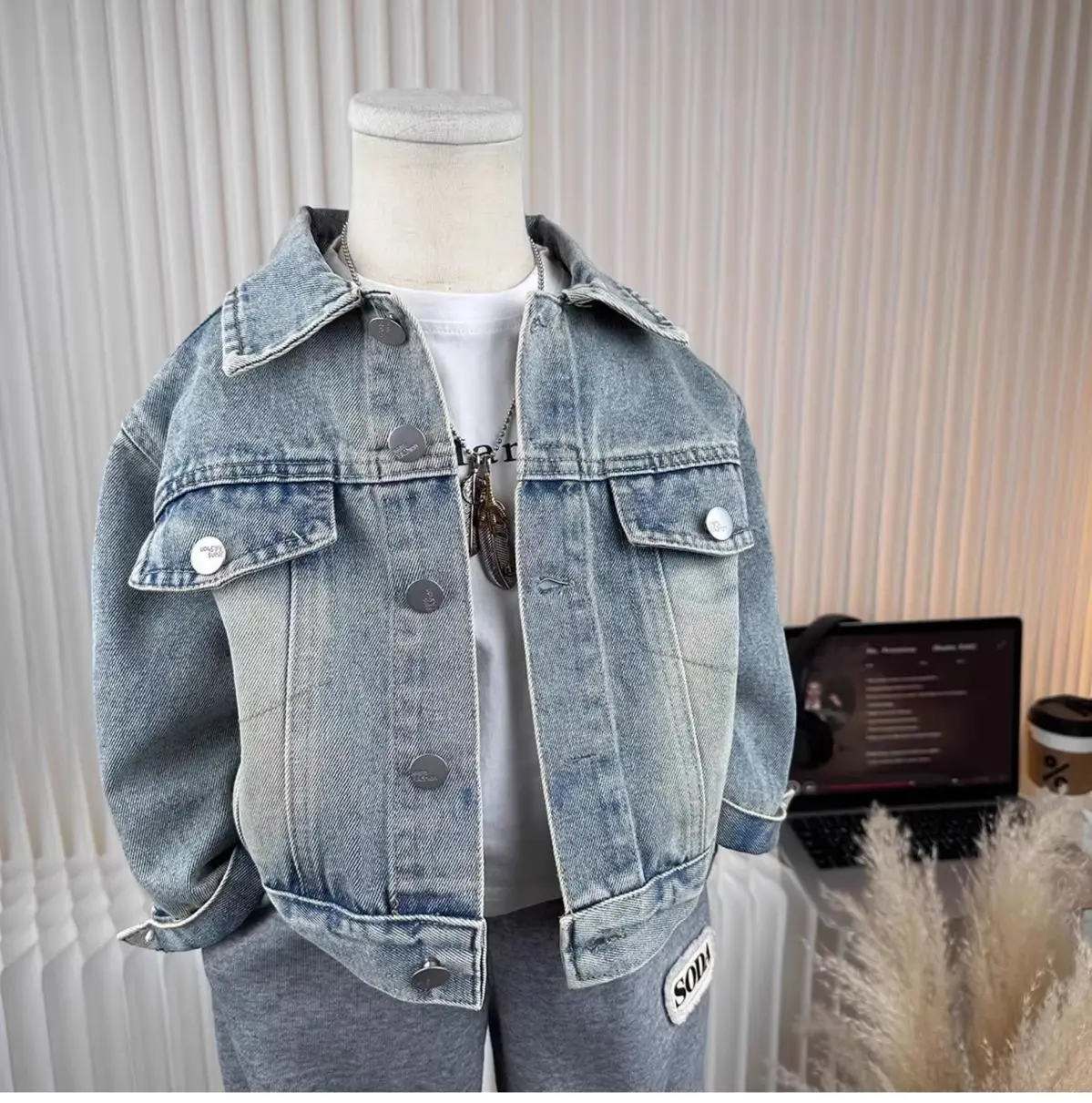 

Spring and Autumn 2025 new stylish children's Korean version cool coat kids jeans for 90-140cm Boys' denim jacket