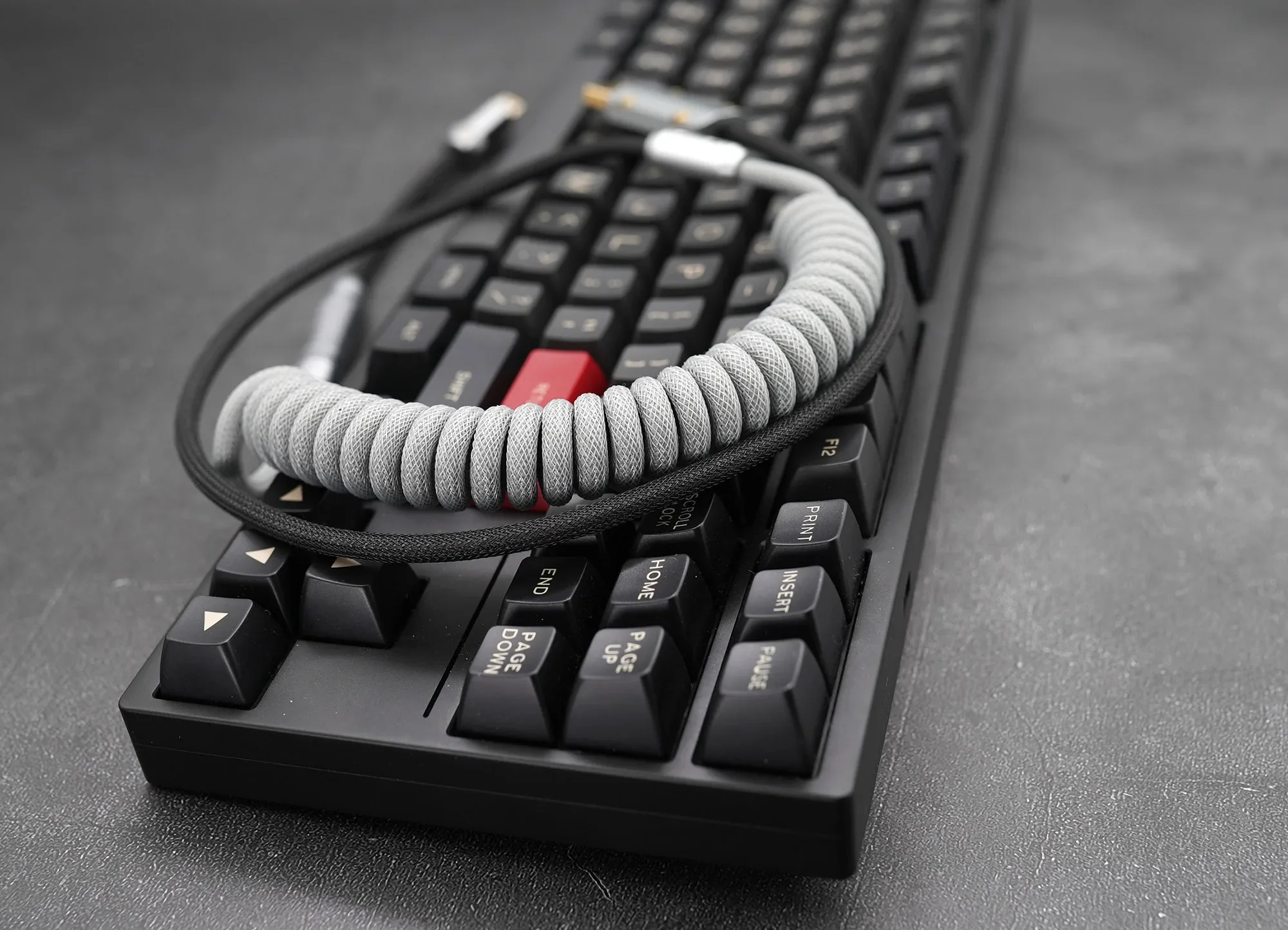 GeekCable Kabel Data Keyboard Mekanis Kustom Matrix Abel X garis tema abu-abu hitam
