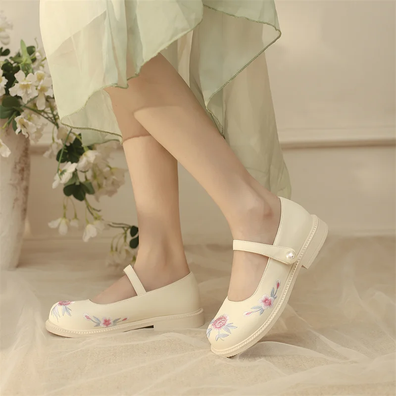 

YQBTDL 2025 Hot Sale of The Season Princess's Shoes Embroidered Beijing Style National Fashion Party Low Heel Single Girls Shoe