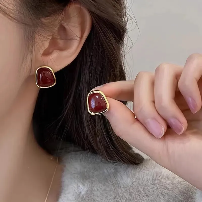 Vintage Enamel Wine Red Metal Stud Earrings for Women Fashion Geometric Earrings Elegant Wedding Jewelry Accessories