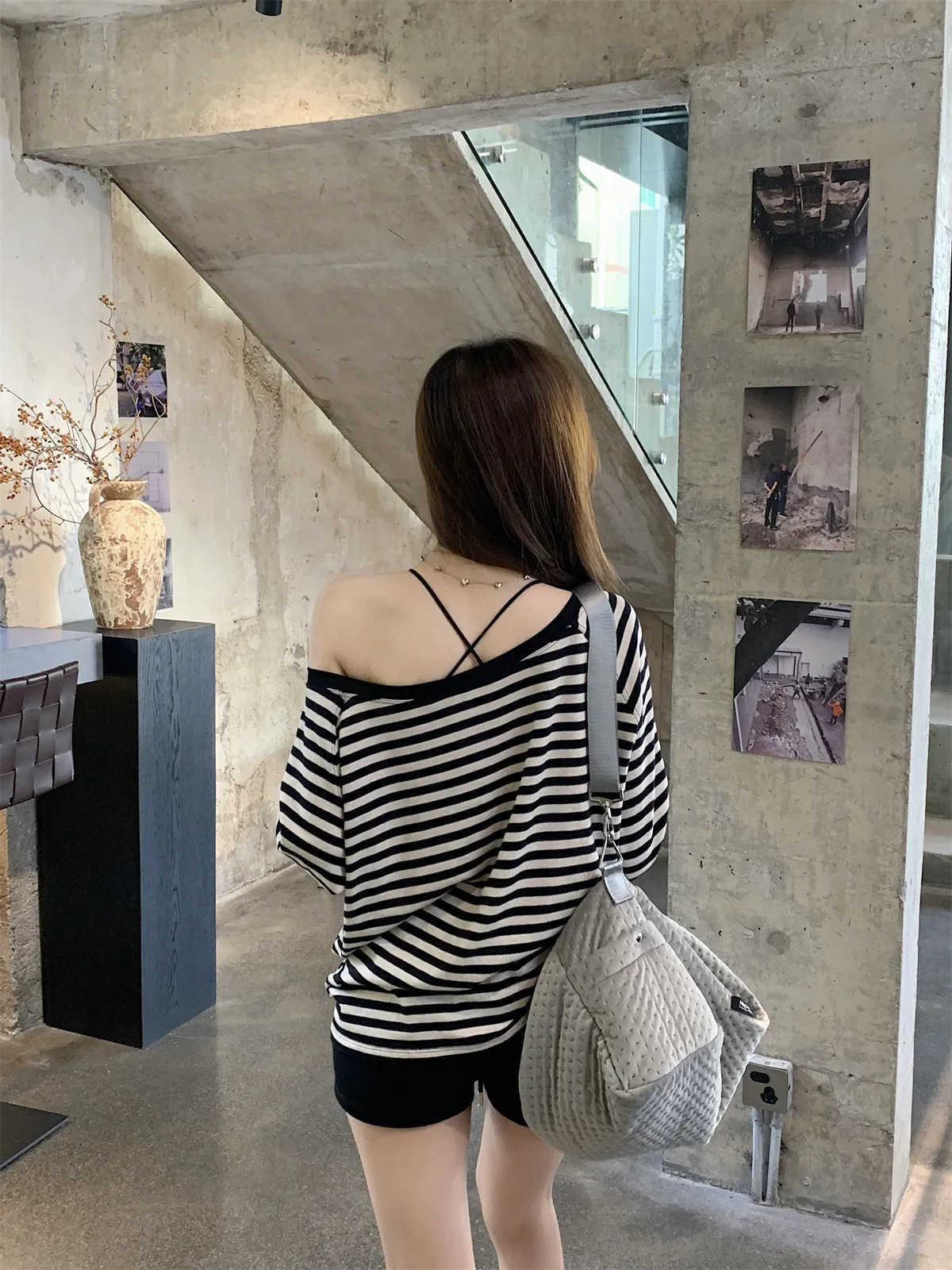 Neues Damen-Herbst-Oberteil: Locker geschnittenes, gestreiftes Off-Shoulder T-Shirt für Studentinnen – Langärmliges Oberteil mit schrägem Schulterdesign für Mädchen und Frauen, lässiges Basic-Shirt – Detail 28