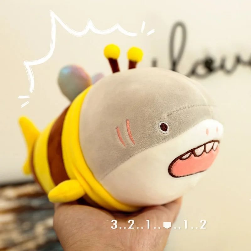 28/38/48 cm Nieuwe Trendy Cartoon Kussen Shark Bee Creatieve Knuffel Super Zachte Elastische Katoenen kussen Rugleuning Perfect Gift