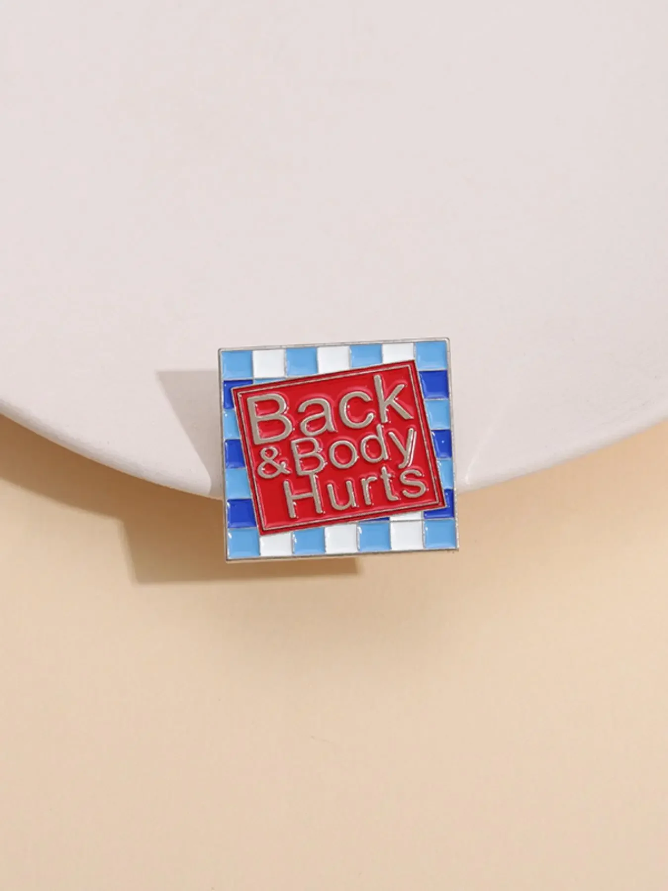Letter Hurts Design Brooch, Lapel Brooch, Fashion Lapel Pin, Plaid Pattern Alloy Badge for Daily Clothing Decor, Enamel Pin for Backpacks, Casual Alloy Accessory for Men & Women, Mother's Day Gift, Hat Pins, Men Accessories