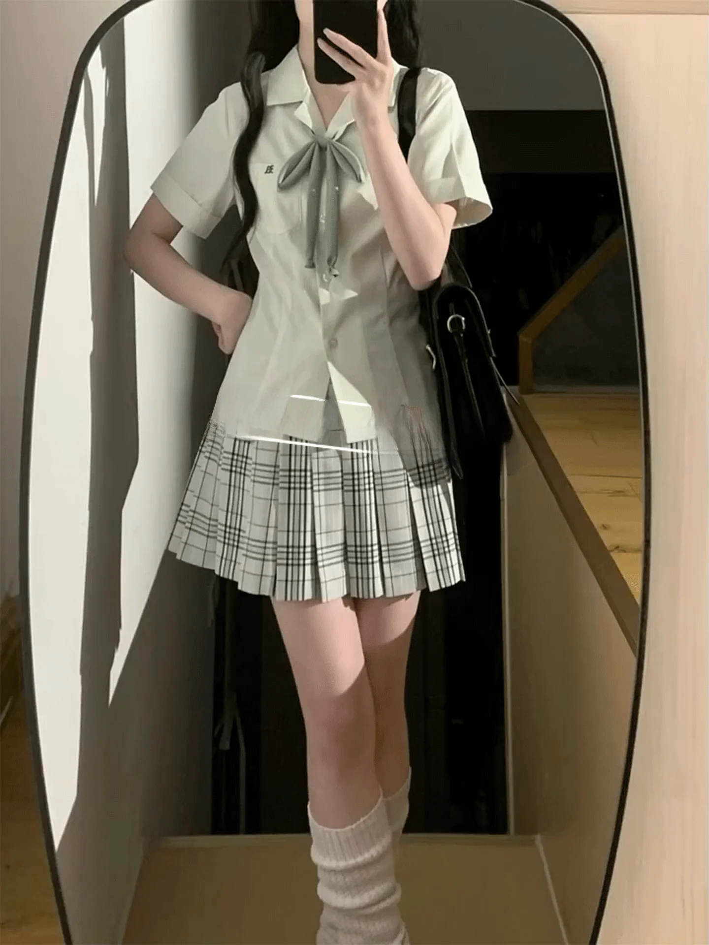 

Летний женский комплект из полиэстера: белая рубашка с коротким рукавом и полосатые брюки с завышенной талией в стиле колледж