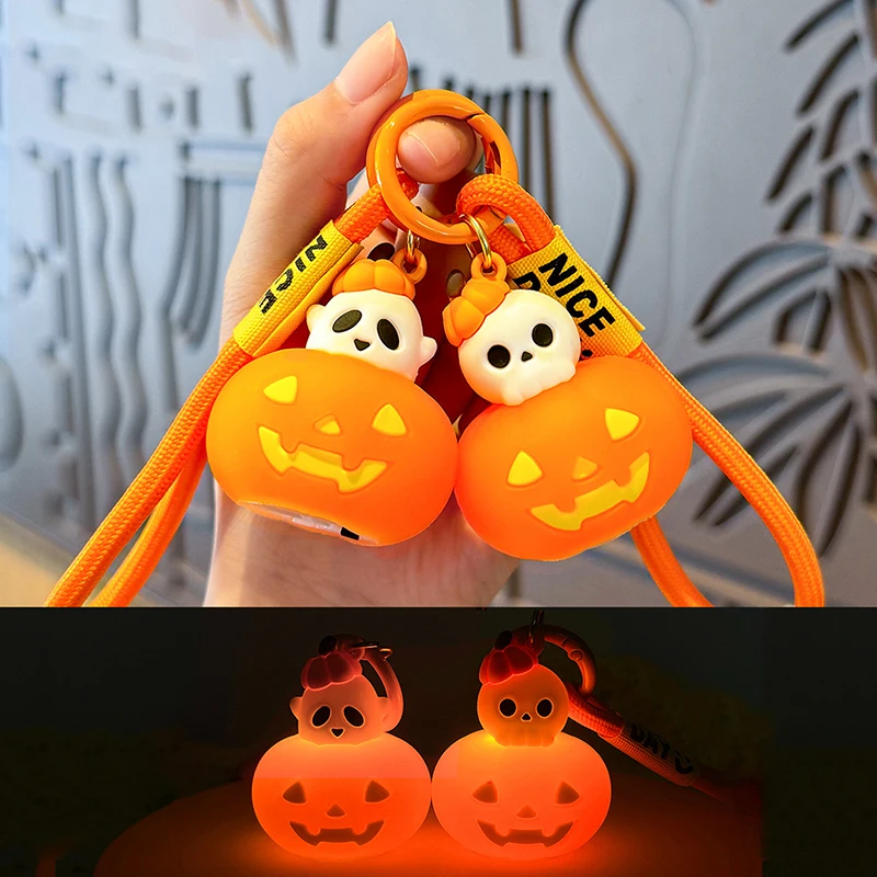 

Halloween Pumpkin Lamp Keychain For Men And Women, Cartoon Skull Model, Car Bag Pendant, Keyholder Accessories, Kawaii