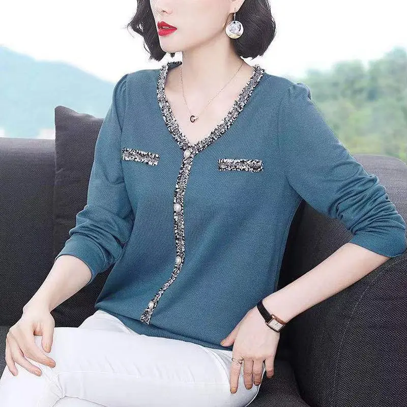 Fashion Elegant Bright Silk Spliced Solid Color T-shirt Women\'s Clothing Commute Casual V-Neck Button Pullovers Tops Spring