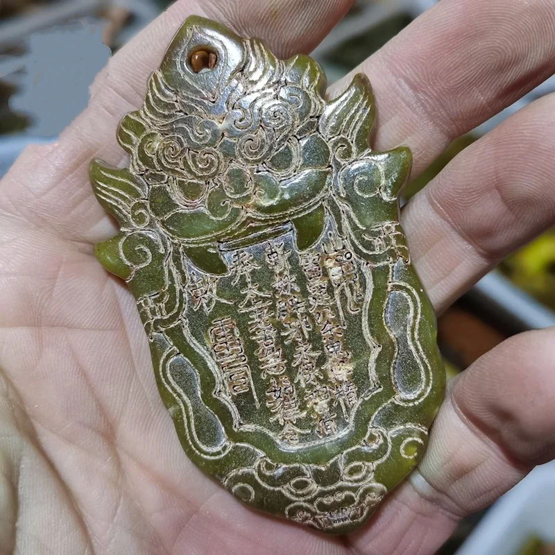 Escultura antigua de jade Xiuyu, adorno decorativo para sala de estar, figura colgante de cabeza de león y montaña con símbolo de fantasma.