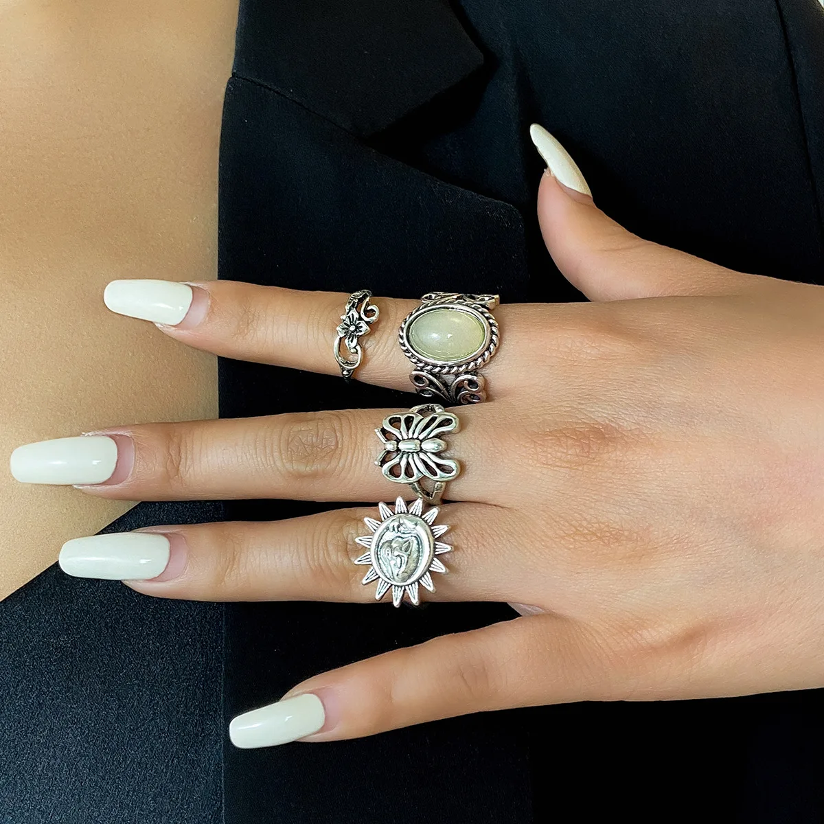 Retro Sun Embossed Ring For Women Hip-Hop Design Personalized Butterfly Zircon Set Light Luxury Ring Jewelry