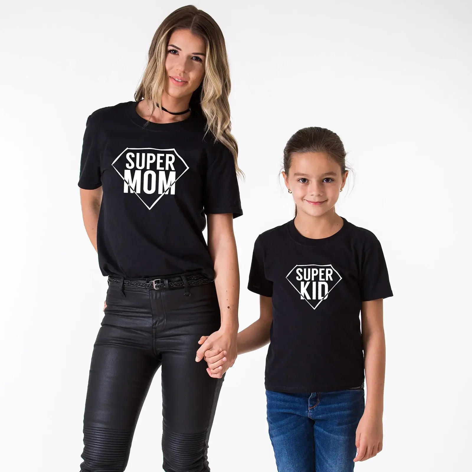 تي شيرت عائلي متطابق مع ملابس Super DAD Super MOM Super KID Mommy Daddy للأطفال