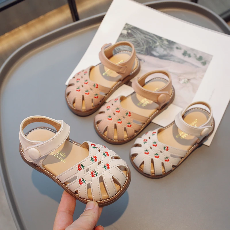 Kinder sandalen Sommer neue Blumen mädchen Prinzessin Schuhe Freizeit hohle Frauen Schatz Sommer Schuh Trend