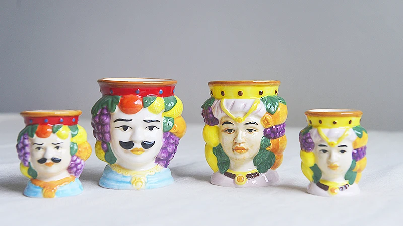 

Couple ceramic hand-painted three-dimensional creative island king queen flower arrangement toothpick pen holder small ornament