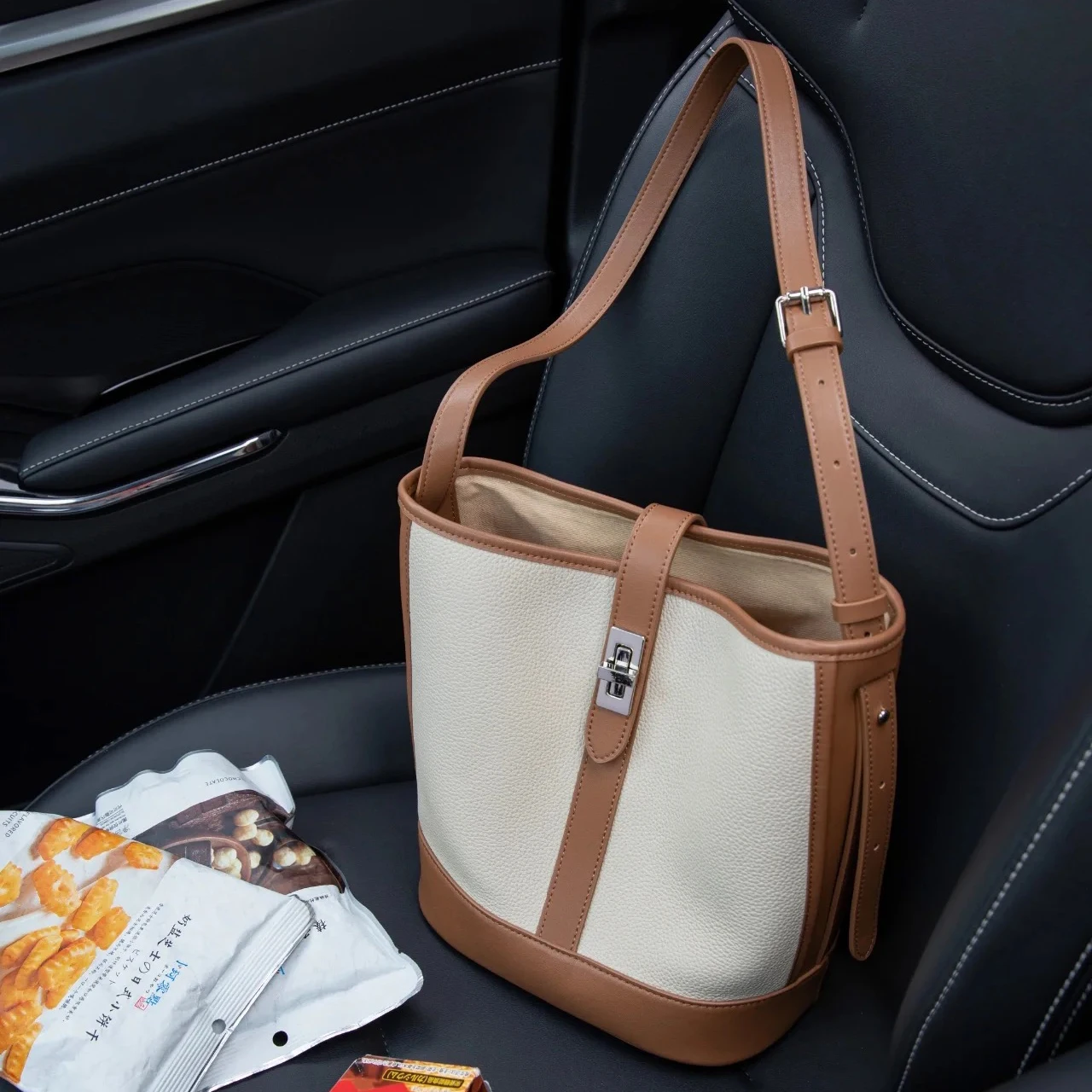 

Genuine leather one-shoulder tote bag 2025 new classic cowhide large capacity handbag vintage women's crossbody bucket bag