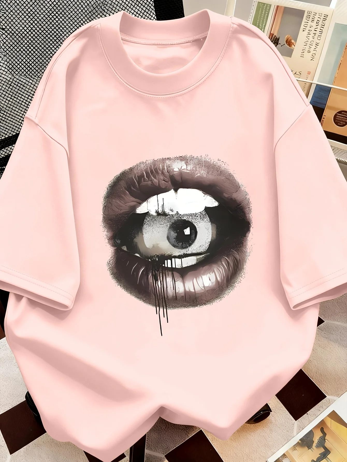 Retro Fashion Short Sleeved T-shirt with Dark Style Lip To Lip Eye Print T-shirt, Personalized Street Style Trendy T-shirt