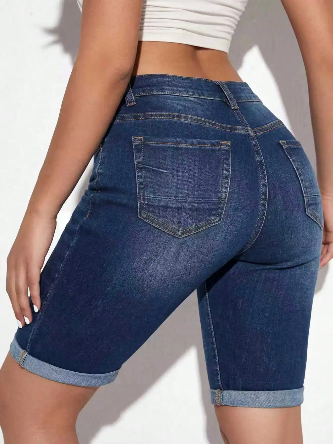 Casual Women's Denim Bermuda Shorts with Mid-rise and Medium Stretch for Everyday Wear