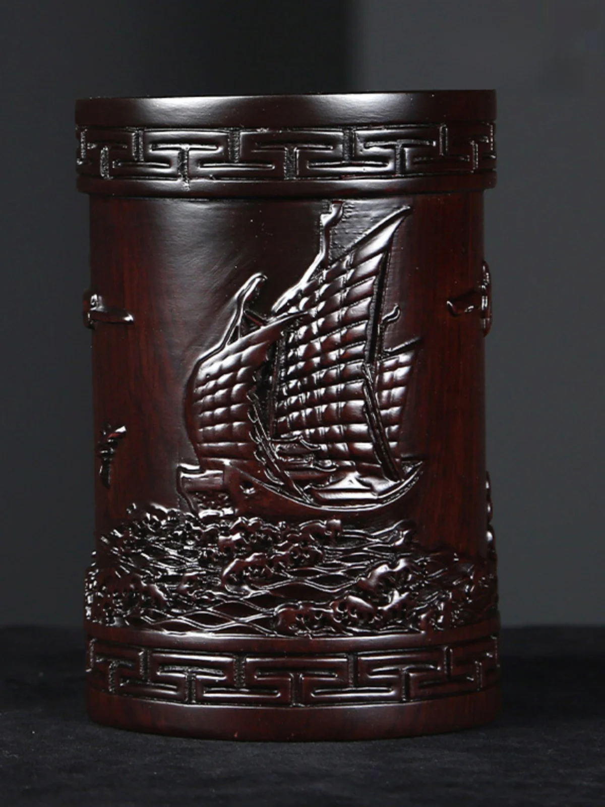 portapenne-in-ebano-nero-tianzong-supporto-per-pennelli-calligrafici-in-legno-rosso-intagliato-regalo-per-l'ufficio-e-la-festa-degli-insegnanti-stile-tradizionale-cinese