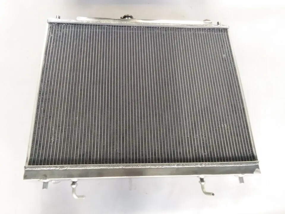 Aluminum Radiator For Mitsubishi Pajero III Shogun/Sfx V60/V70/V80 NM NP NS NT 4M40/4M41 2.8/3.2 TD/Di-D V6 AT/MT 2000-ON