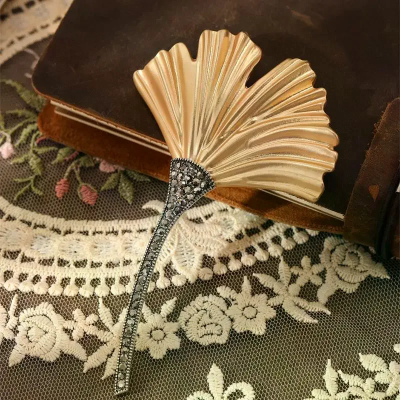 Exquisite Retro Shining Rhinestone Gold Color Fan-shaped Ginkgo Biloba Leaves Plant Brooches Earring For Women Men Jewelry Gift