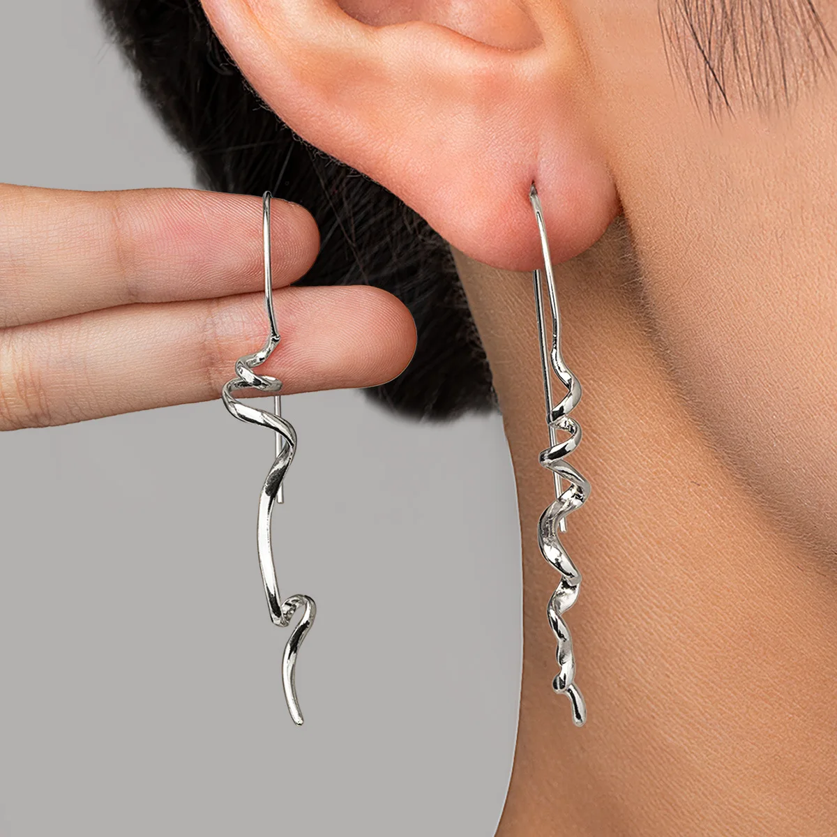 Chic Wave Drop Earrings Statemen Curved Gold/Silver Color Simple Design Earrings For Women's Daily Wear