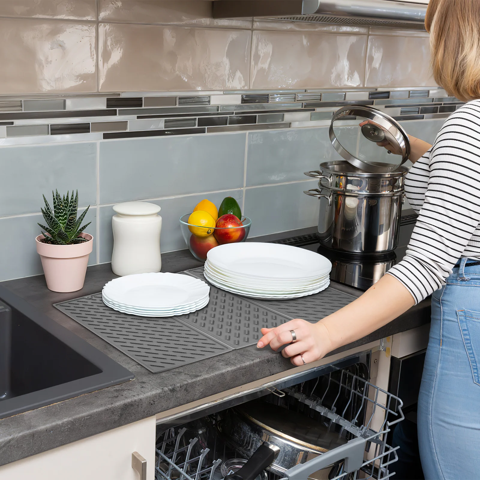 

Silicone Dish Drying Mat Foldable Kitchen Drainer Mat Flexible Thick Protective Pad for Drying Dishes Hot Pots