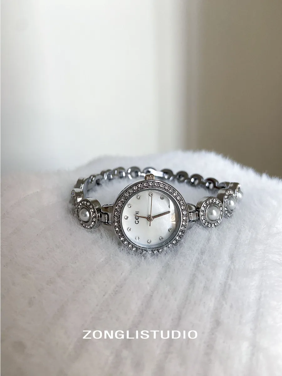 New Pearl Bracelet Watch For Women, Featuring A High-End, Vintage Design. A Unique And Fashionable Timepiece For Ladies.