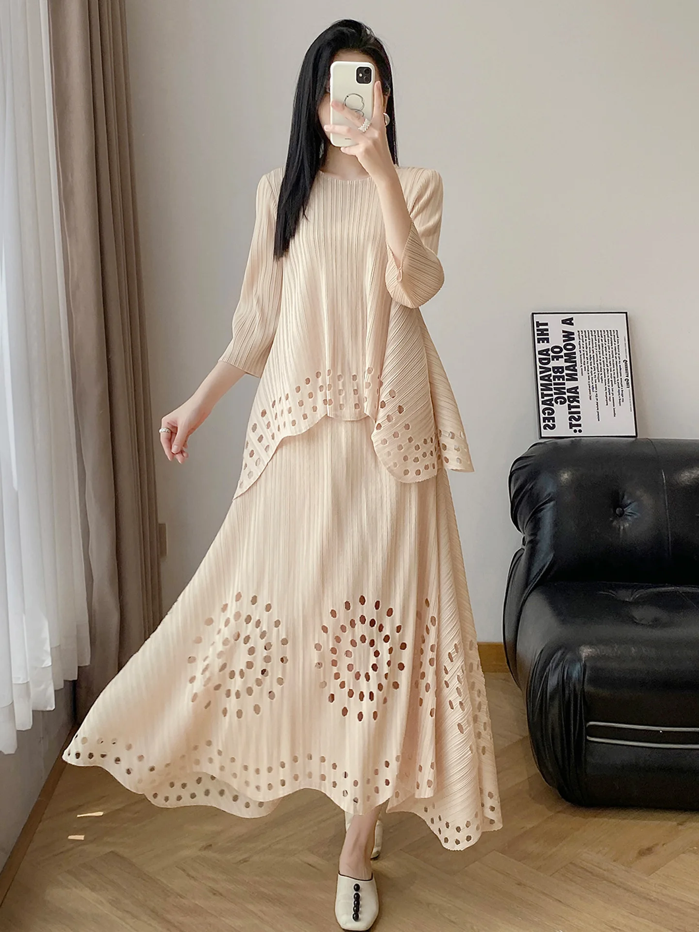 

Faionable Ele Pleated Skirt Set for Women High Waist Midi Length Hole Design Summer New Arrival Tee Houses Wind