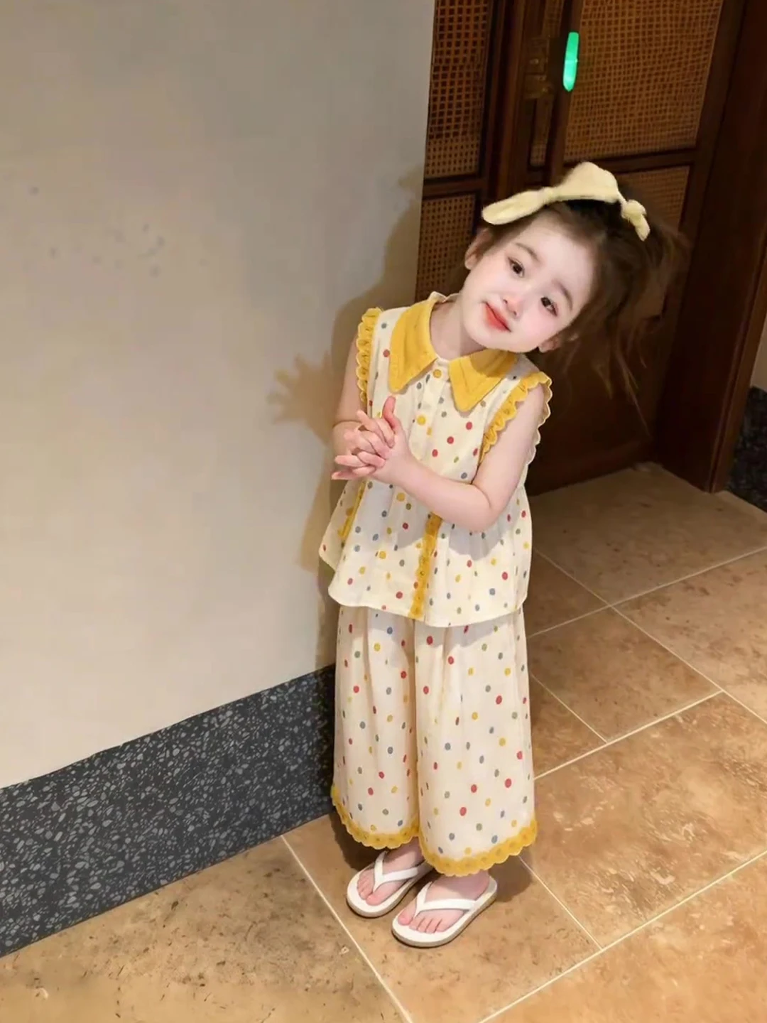 ensemble-d'ete-fin-et-decontracte-a-pois-pour-filles-gilet-et-pantalon-tenue-mignonne-pour-petites-filles-costume-deux-pieces-de-style-coreen-pour-enfants