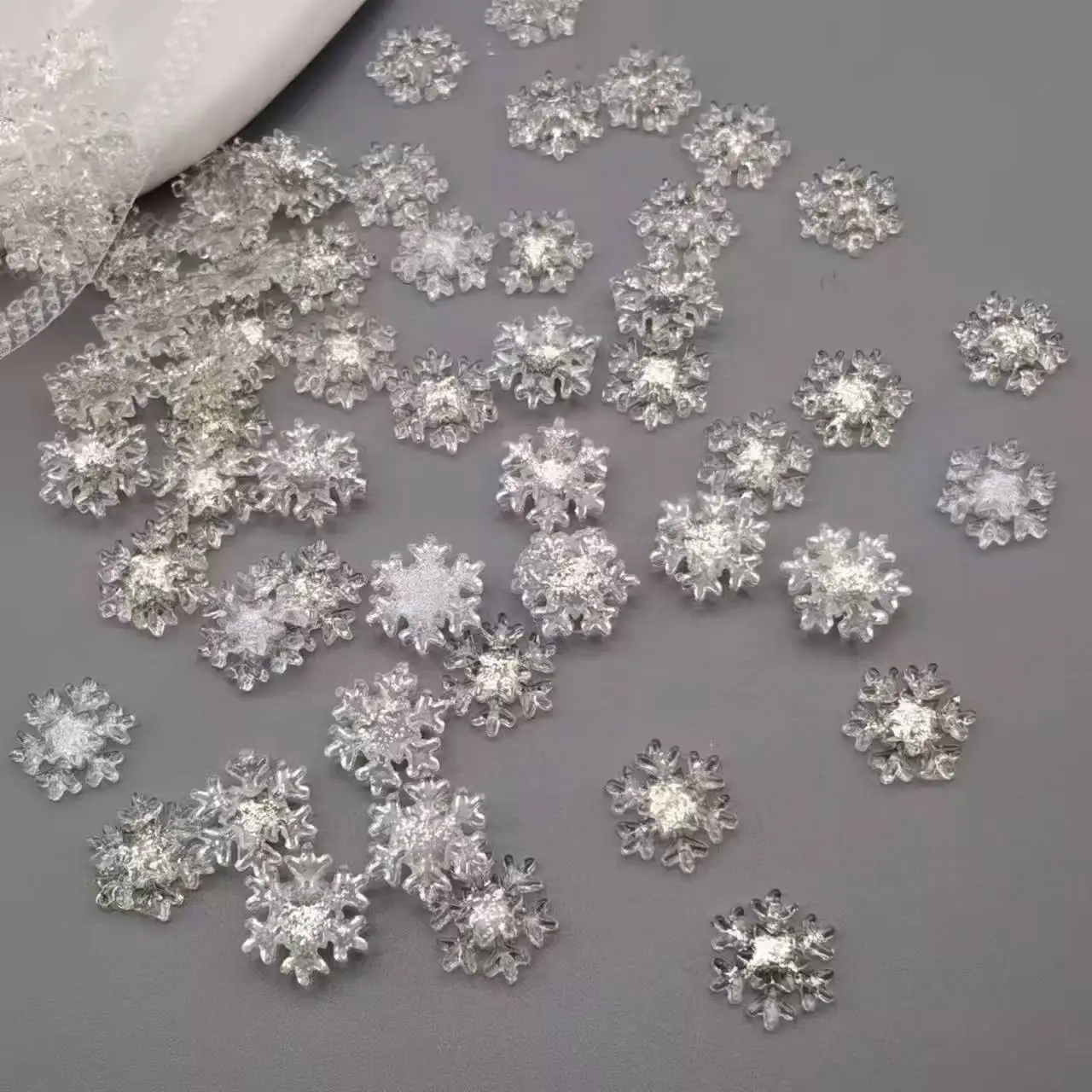 50pcs Christmas Sparkling White Snowflake Nail Charms Accessories Glitter Resin Snow Nail Decoration for Manicure DIY Parts