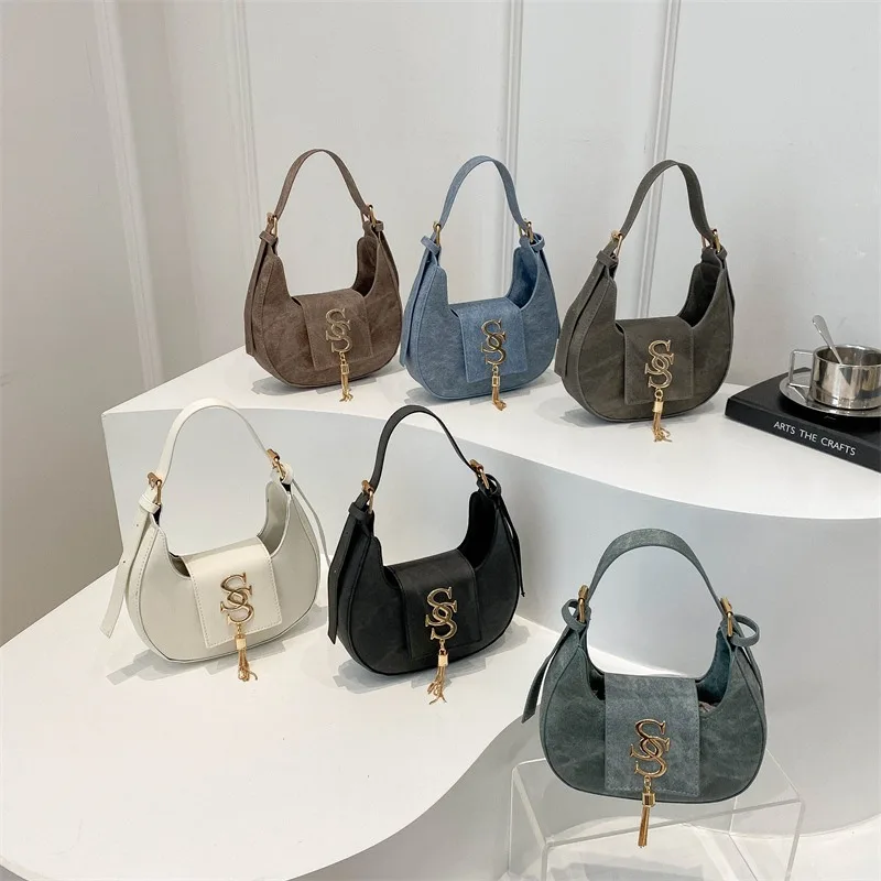 Popular Hardware Letters 2024 Summer Simple New Beautiful Personality Trend Fashion Hand Carry Crescent Women\'s Bag Bags