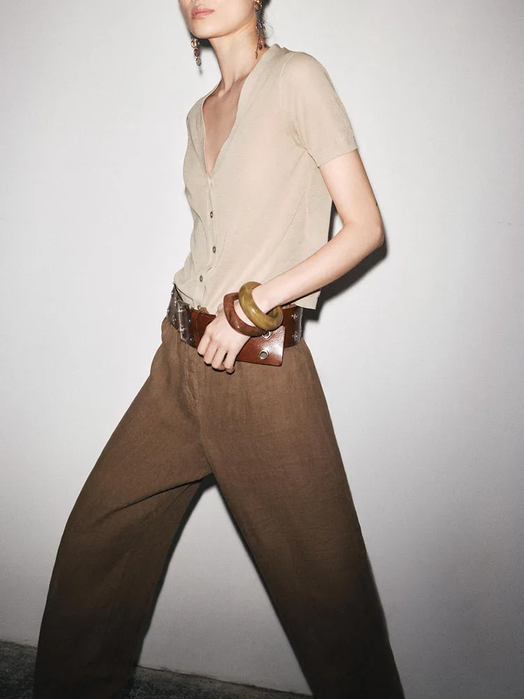 Nuevo Top Versátil de Verano 2025 para Mujer, Cómodo, de Punto, Manga Corta, Cuello en V, con un Solo Botón, Estilo Casual pa...