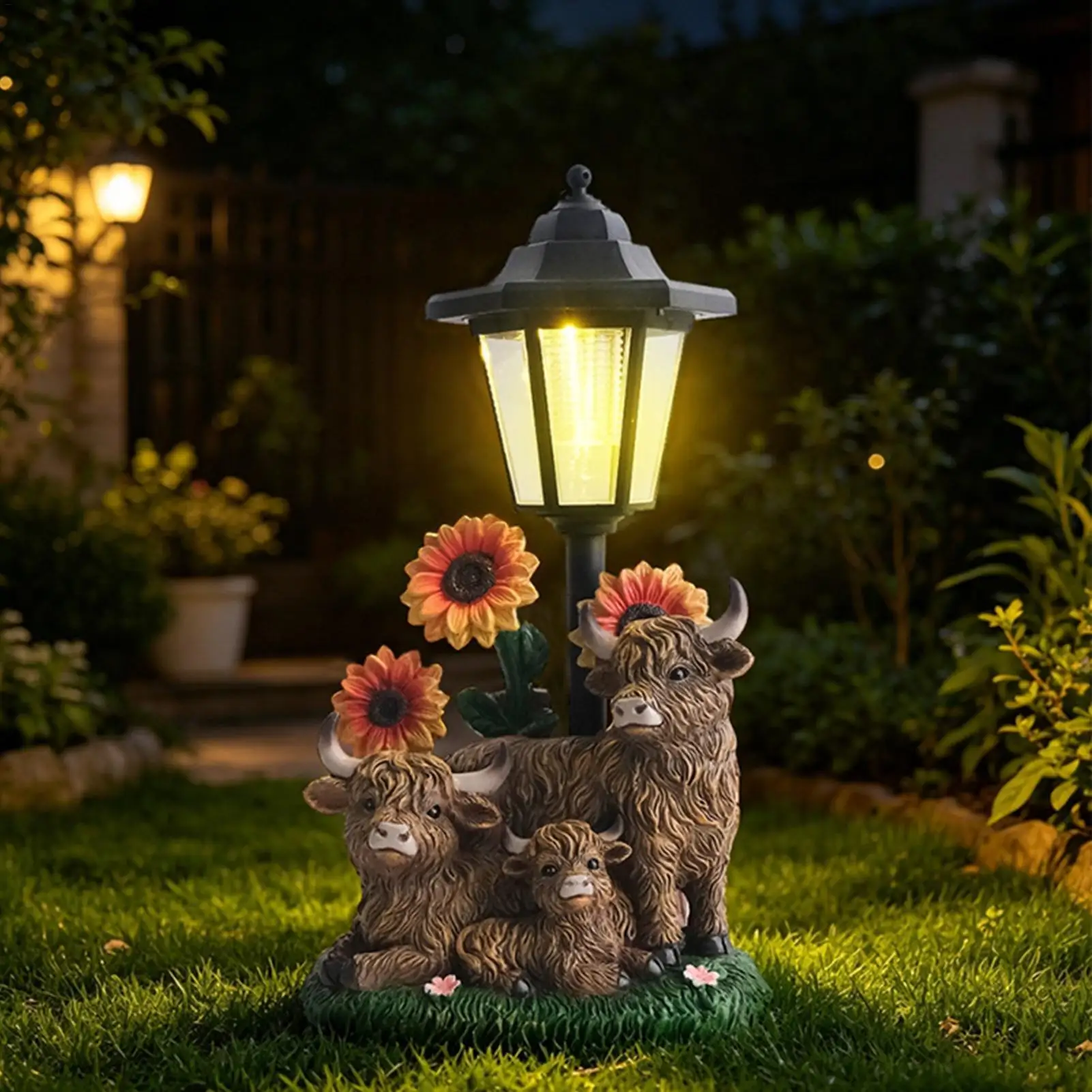 Highland Cow Solar Garden Statue Resin Cow Sculpture Warm Light Solar Lamp Sunflower Farmhouse Decor for Lawn Yard Patio Porch