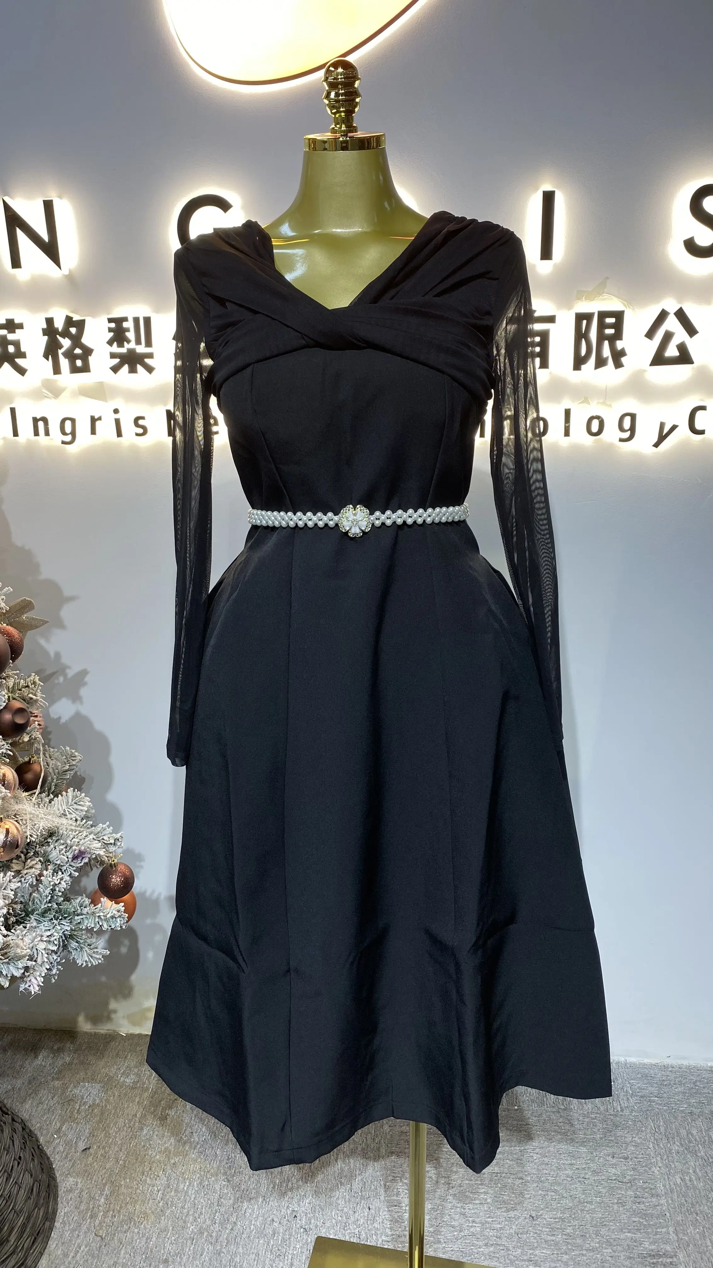 فستان بناتي لخريف وشتاء 2025 جديد ملتوي بأكمام طويلة ومرقعة وجيب للخصر-GZXX372