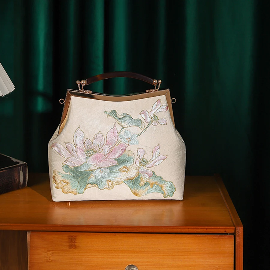 Chinese Style Embroidered Shoulder Bag Elegant Shell Handbag Retro Small Square Bag Wedding Party Design Women Evening Clutch
