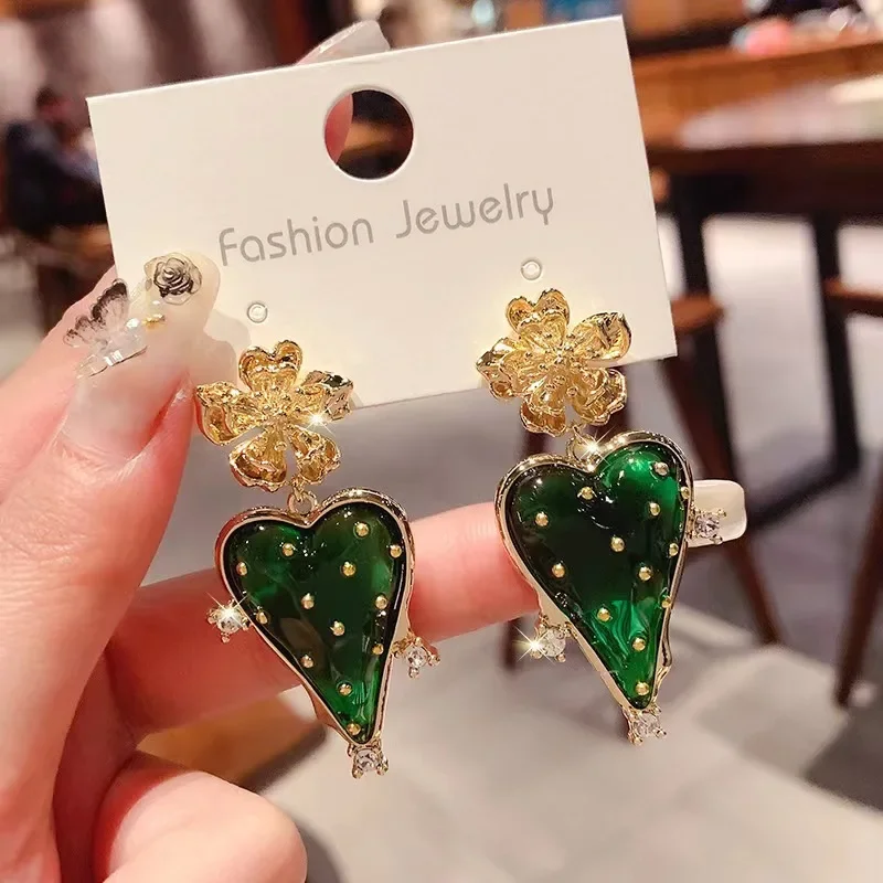 Retro Exaggerated Baroque Love Strawberry Women\'s Earrings 2023 Fashion New Fruit Series Leisure Holiday Jewelry Ear Accessories