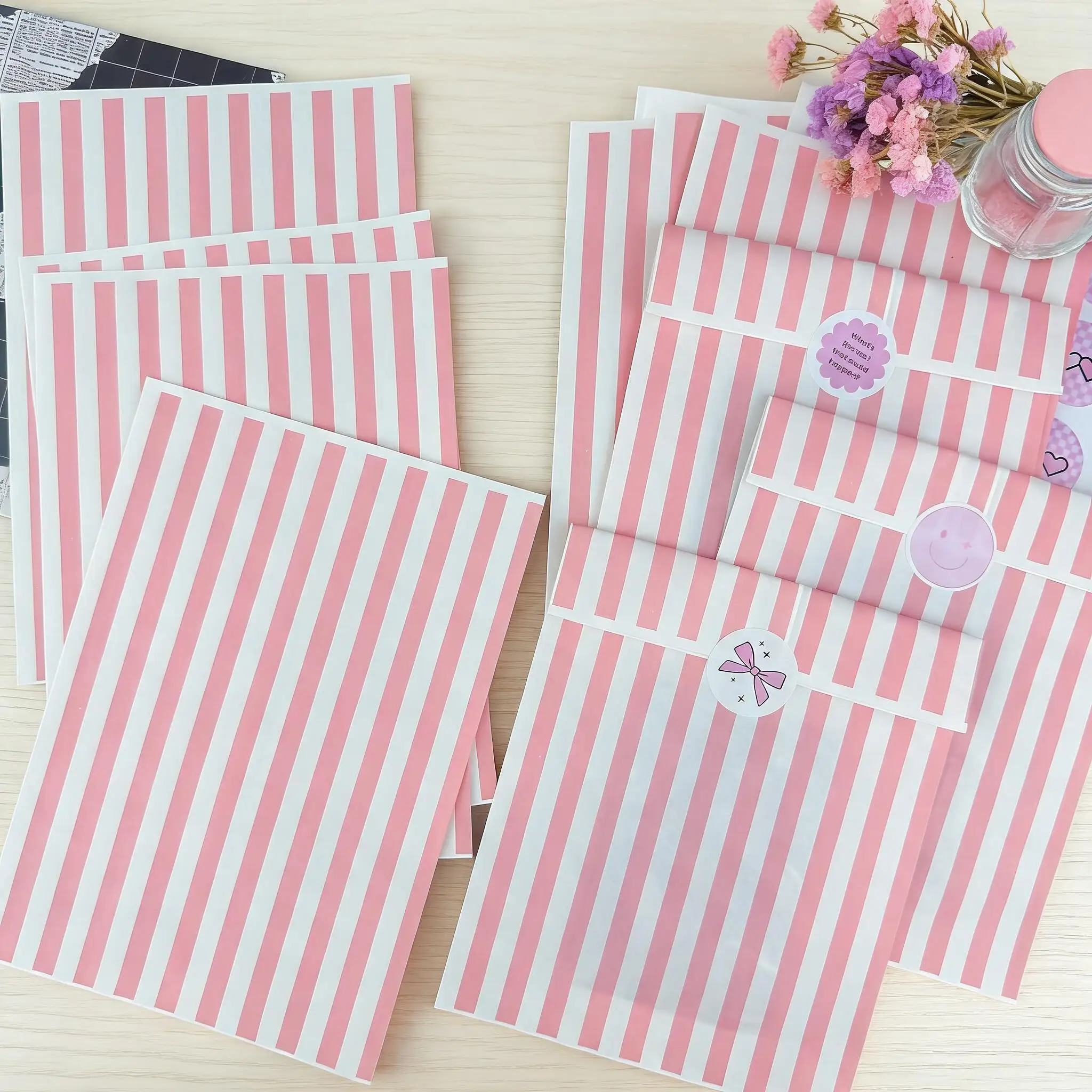 Rosa-Weiß Gestreifte Papier-Geschenktüten Horizontale Streifen Süßigkeiten-Beutel Kindergeburtstag Party-Gastgeschenke Hochzeits-Süßigkeiten-Verpackungstüten
