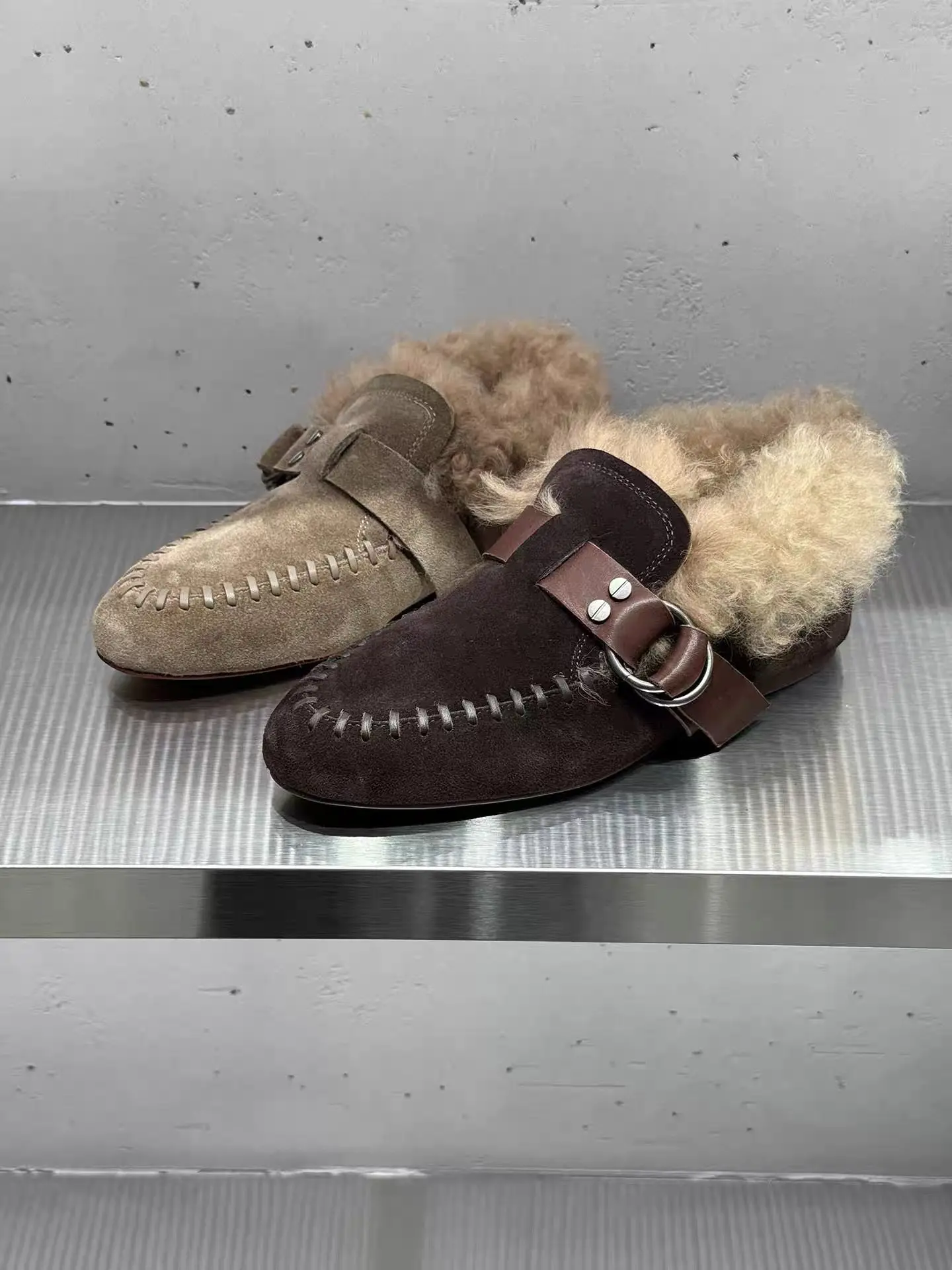

Women's Suede Shearling-Lined Mules Buckle Accent Cozy Cuff Warm Chic Style for Autumn/winter Daily Outings Fashion Casual Looks