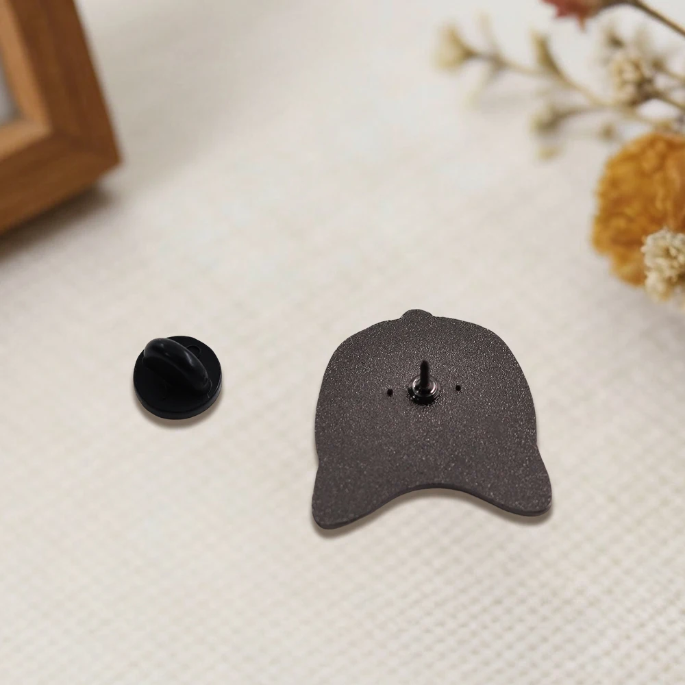 Chinga Tu MAGA Red Hat Emaille-Anstecker Anti-Trump Abzeichen Politische Brosche Rucksack-Dekoration – Detail 11