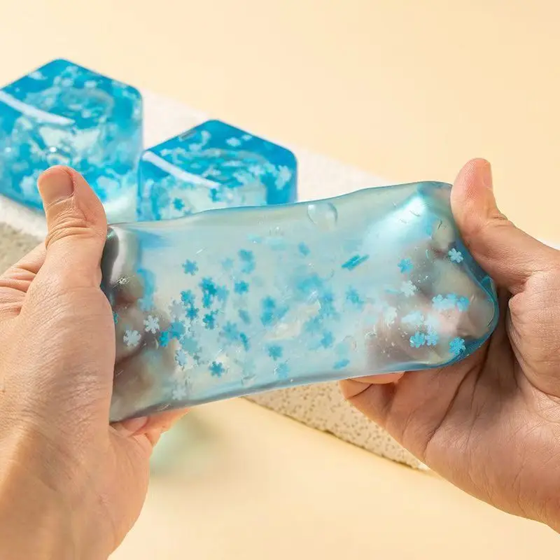 Schneeflocken-Eiswürfel Anti-Stress Quetschspielzeug Langsam Zurückfedernder Stressabbau-Ball Entspannungs-Fidget-Spielzeug für Erwachsene Geburtstagsgeschenke