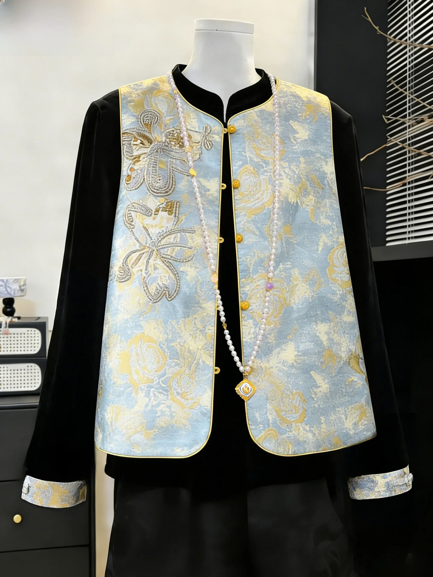 

New Chinese Style Women's Velvet Three-Piece Set Elegant Autumn Spring Outerwear for Middle-Aged And Elderly Ladies