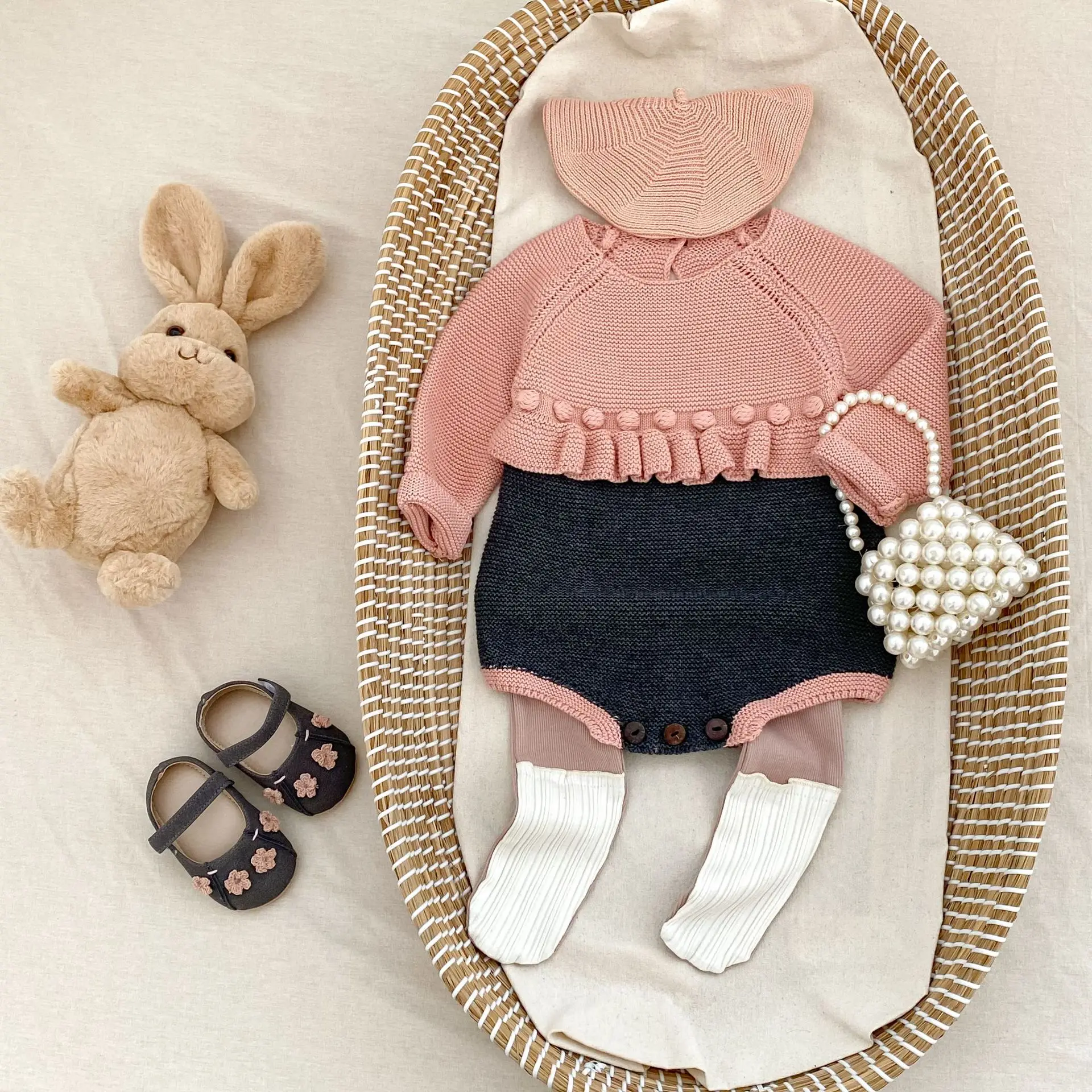 ฤดูใบไม้ร่วงใหม่เสื้อผ้าเด็กอายุ 0-3 ปี, ชุดจั๊มสูทแขนยาวถักคอกลมสีชมพูสีเทาหวานและน่ารัก