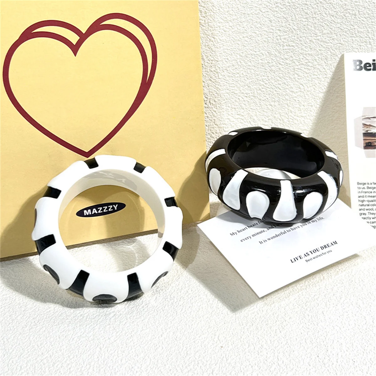 Cool Fashion Black White Contrast Color Geometric Wide Chunky Resin Bracelet Massive Vacation Jewelry for Women Ins Cool Bangle