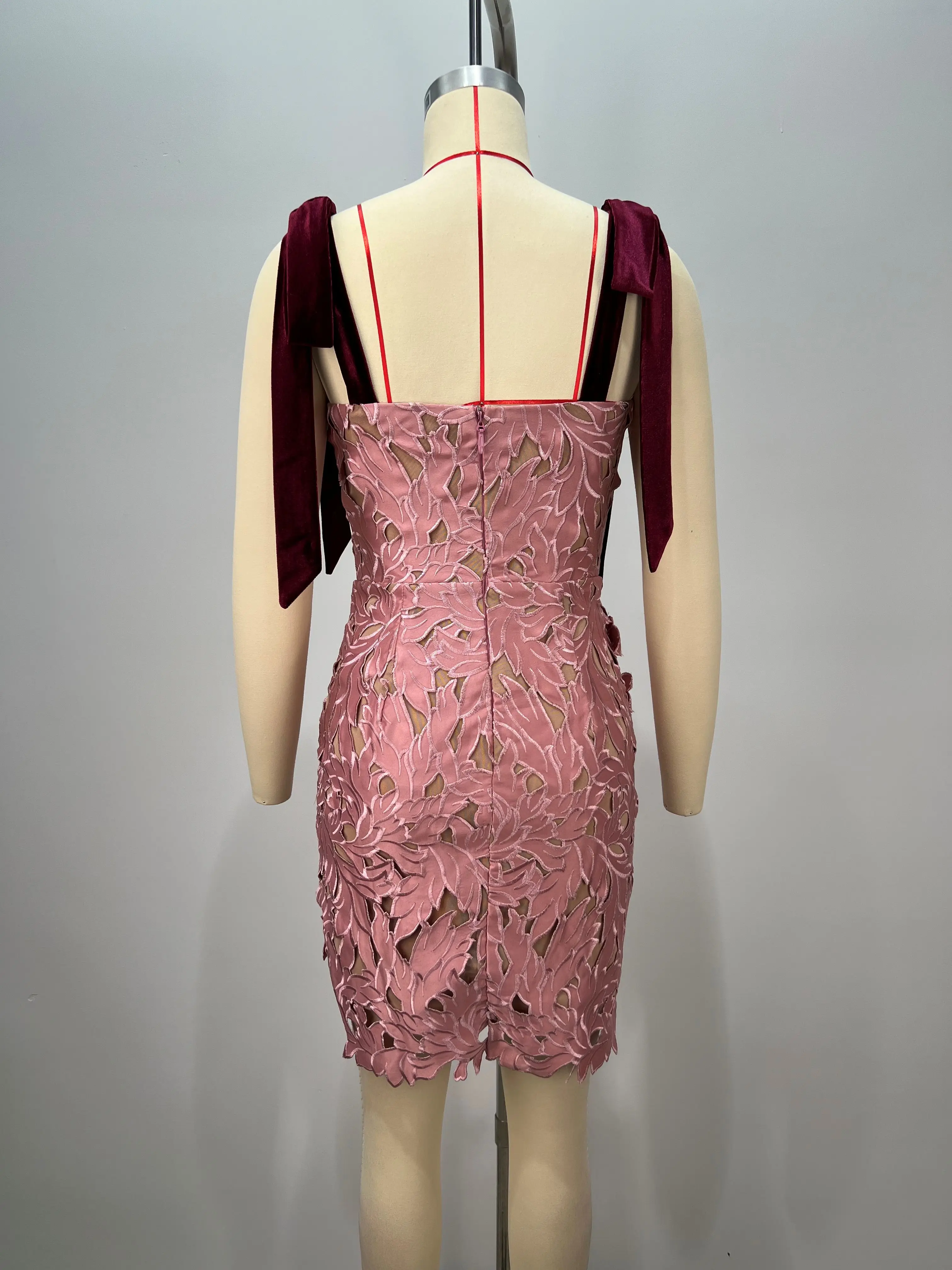 المرأة أحمر الخدود الوردي الدانتيل ضمادة فستان على شكل قلب ثقب المفتاح الخلفي حورية البحر ثوب مسائي شير قطع التدريجي حفلة رسمية