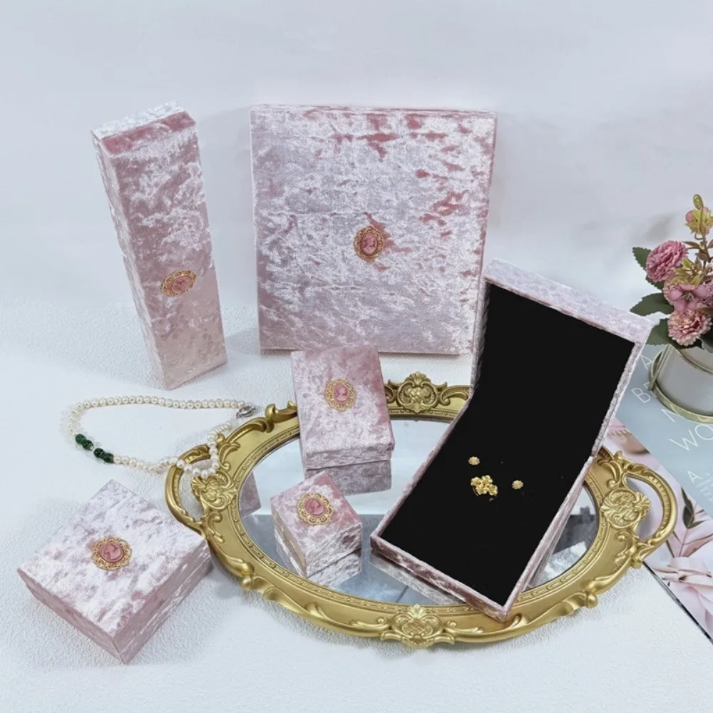 

Retro Velvet Jewelry Box Pink Earrings Gift Packaging Box Bracelets Storage Box Valentine's Day