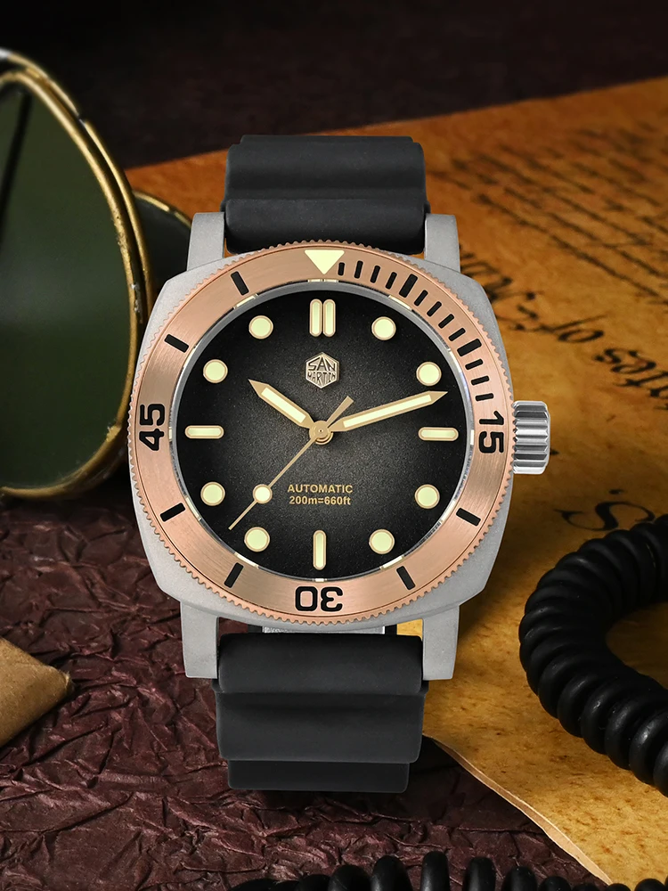 San Martin 42mm NH35 Titanium Diver Watch For Men Automatic Bronze Bezel Waterproof 200m Sapphire Green Luminous Relogio SN0125T