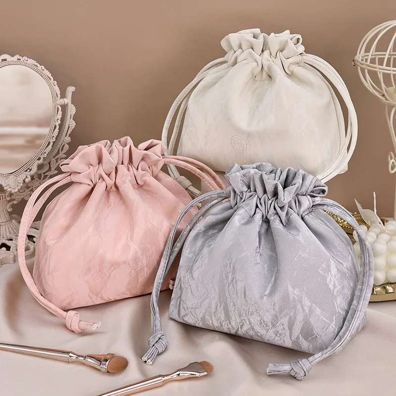 New French High-End Classic Portable Makeup Bag With A Sleek Design Large Capacity And Quicksand Texture