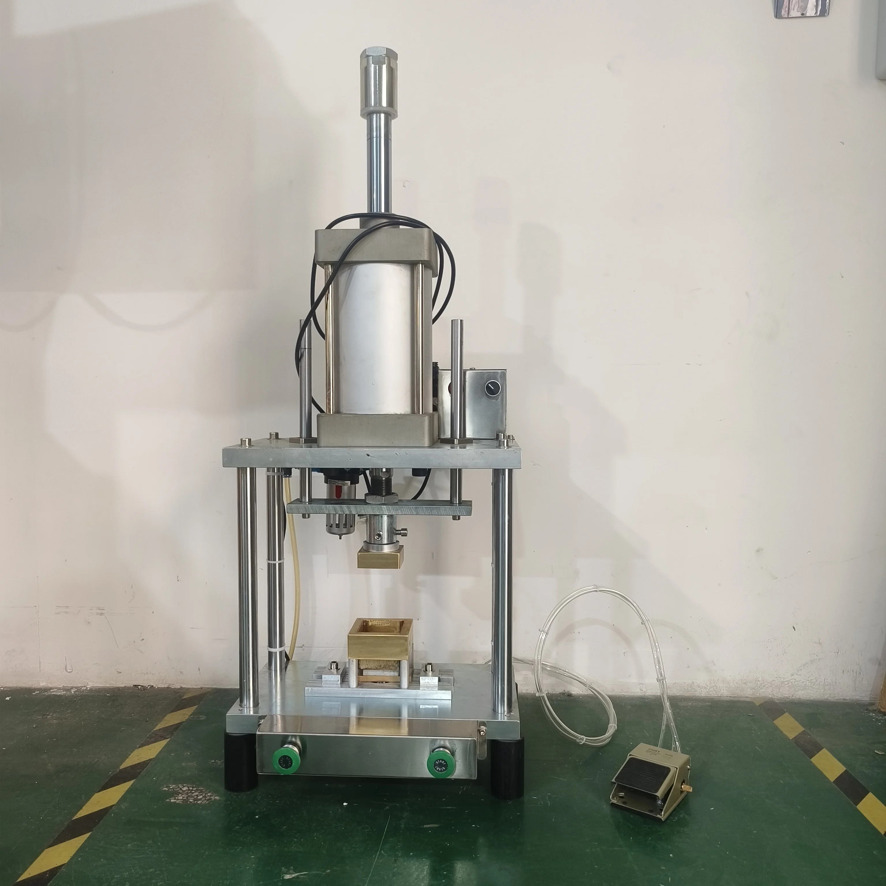 آلة صغيرة يدوية لختم وتشكيل ال - مراجعة Soap Making Machine For Sale وسعره