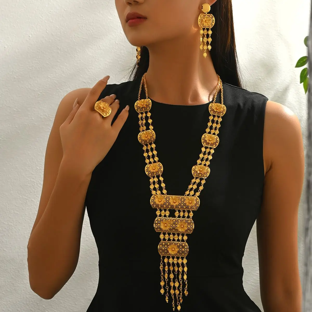 

New Dubai Fashion 24K Gold Plated Necklace Earrings and Rings Exquisite Engagement Party Jewelry Set for Lovers