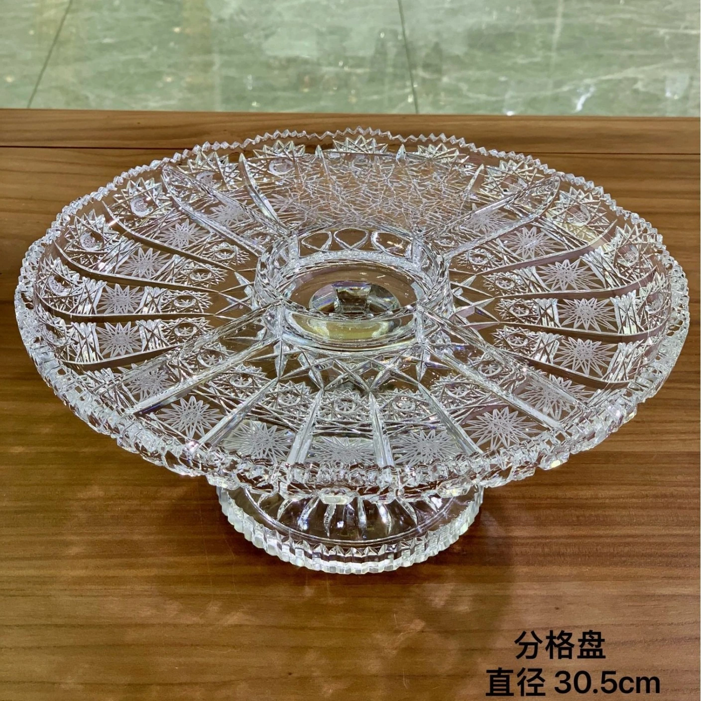 Crystal glass hand-carved and divided plate, fruit bucket  pot cake plate, dried  plate