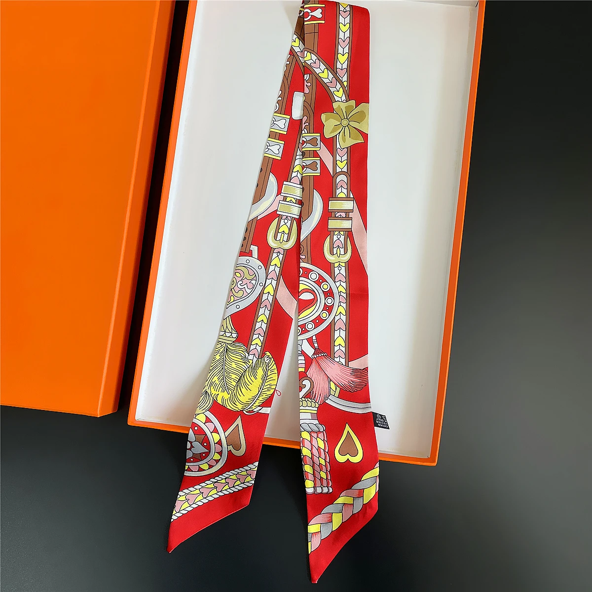 Wunderschöner Sattel-Twill-Seidenschal für Damen, modischer Schal, luxuriöser dünner Taschenschal, Markendesign, Foulard, Halstuch, Haar-Stirnband