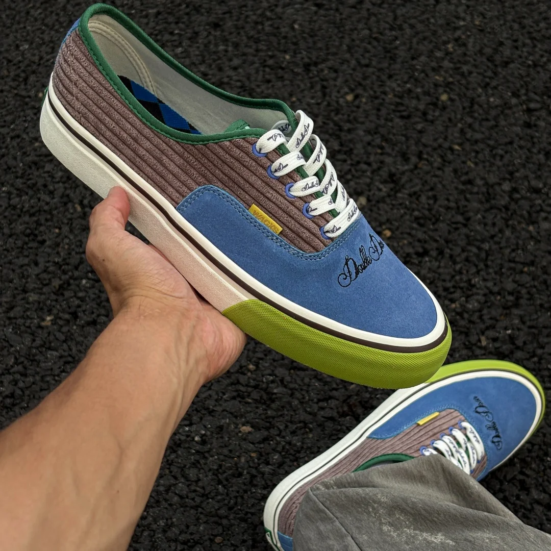 Blue‑Brown Color‑Block Corduroy & Suede Patchwork Low‑Top Skate Shoes, Green Outsole Contrast Retro Unisex Casual Sneakers
