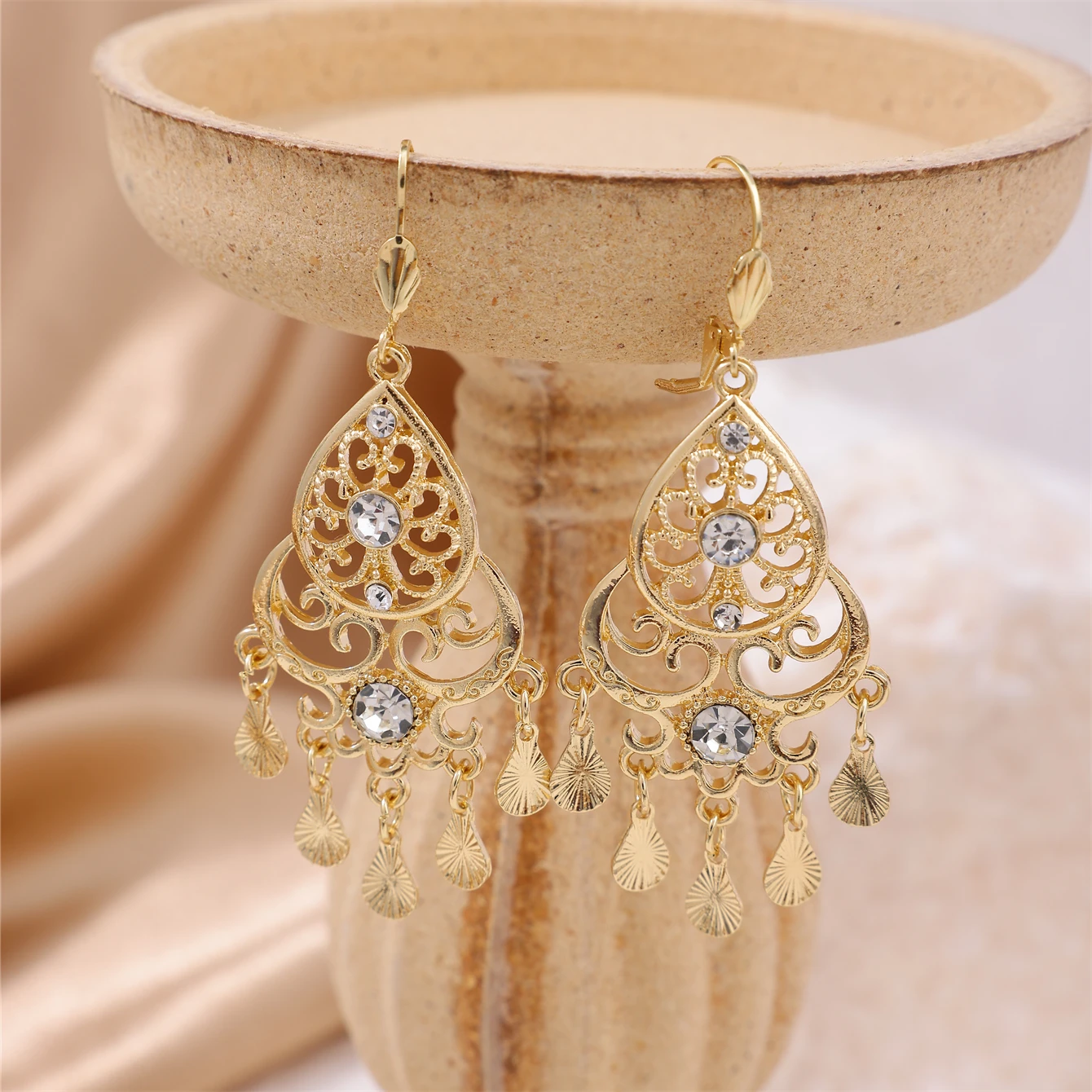 A Pair Of Unique Retro Hollowed-out Alloy Earrings Moroccan Popular Lady Earrings French Popular Bride Jewelry